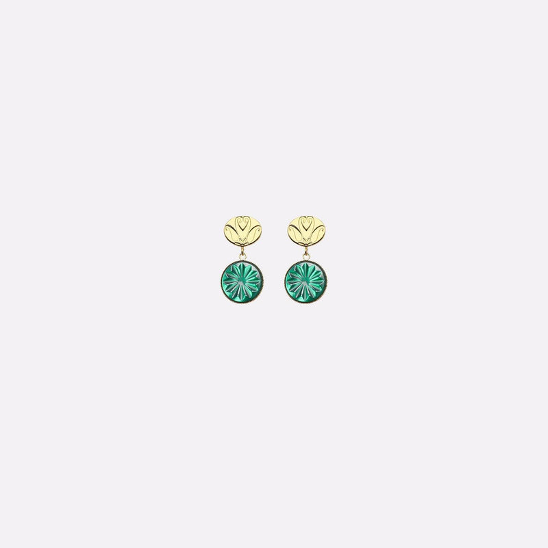 https://www.instagram.com/p/Cyv3BbioWwu/[SHARP-CAPTION]Vert émeraude, couleur de la #créativité ✨

——

Creativity #color ✨

#maisonpetrusse #petrusselovesart #accessory #madeinfrance #chic #elegant