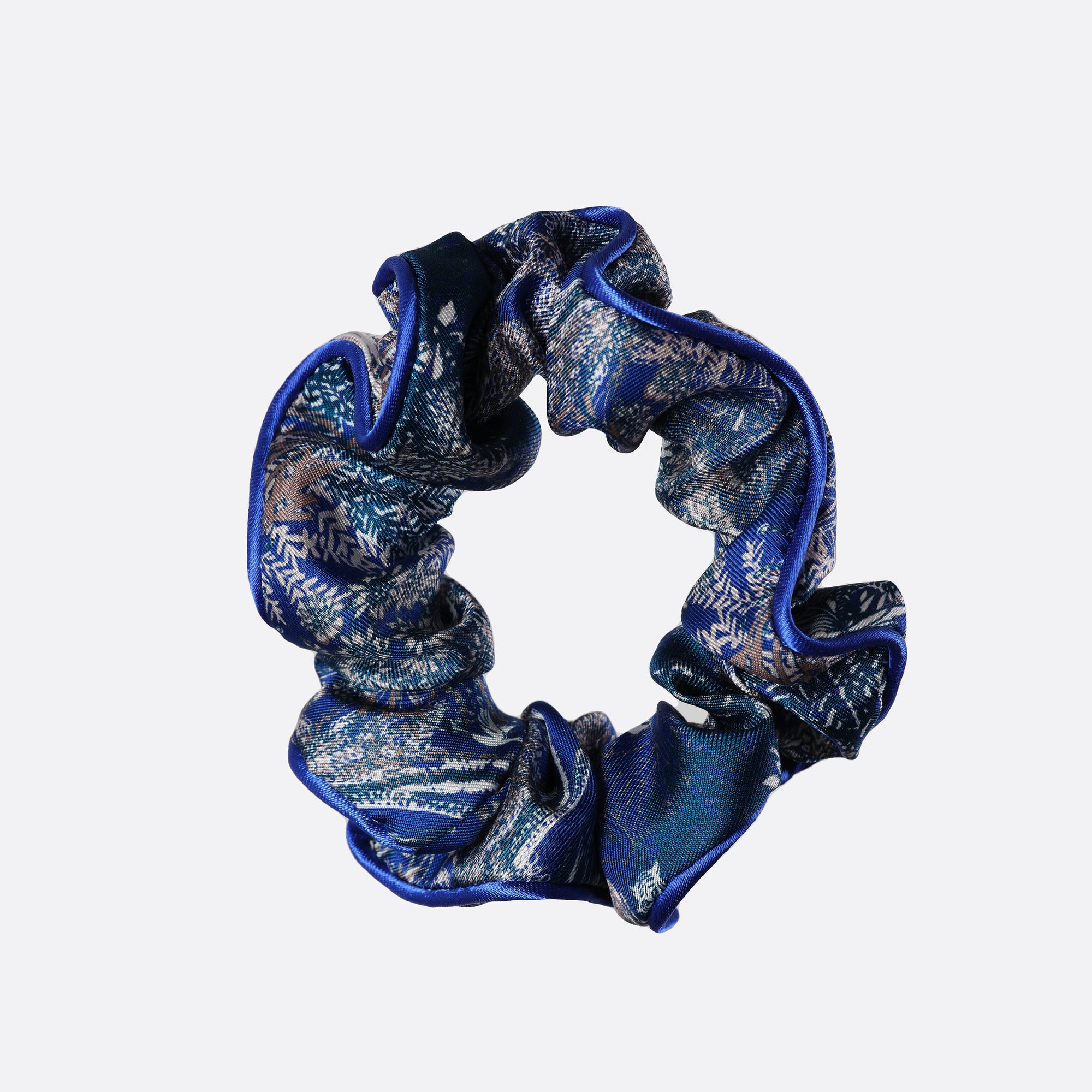 SILK SCRUNCHIE - EVE EMERALD GREEN