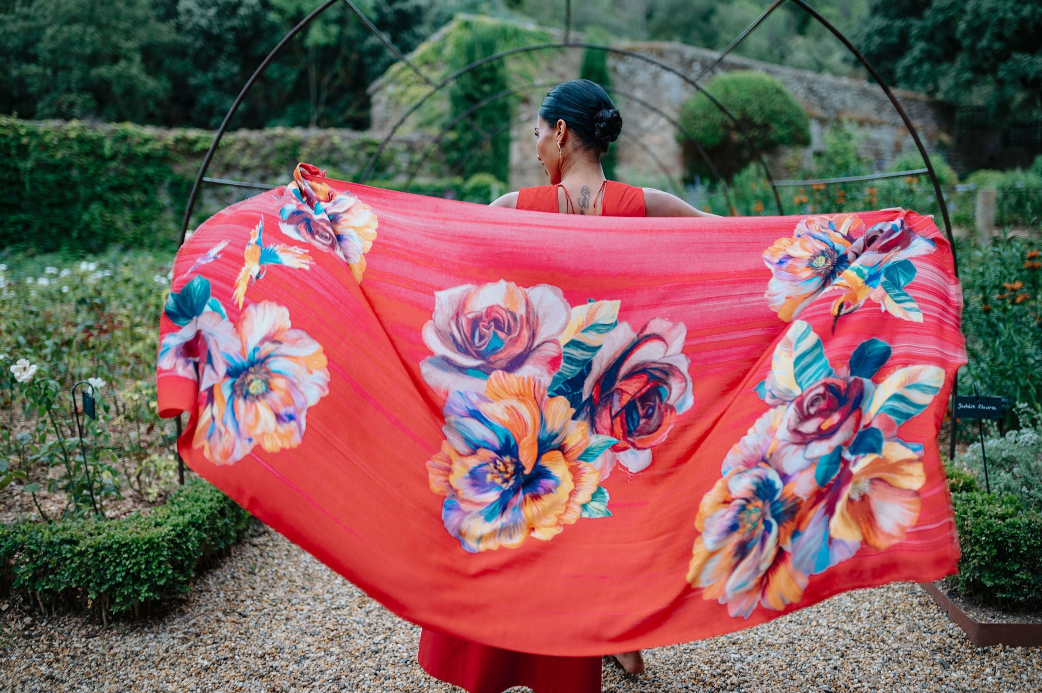 ICÔNE ROUGE – Étole en laine et soie inspirée de l’art | Petrusse