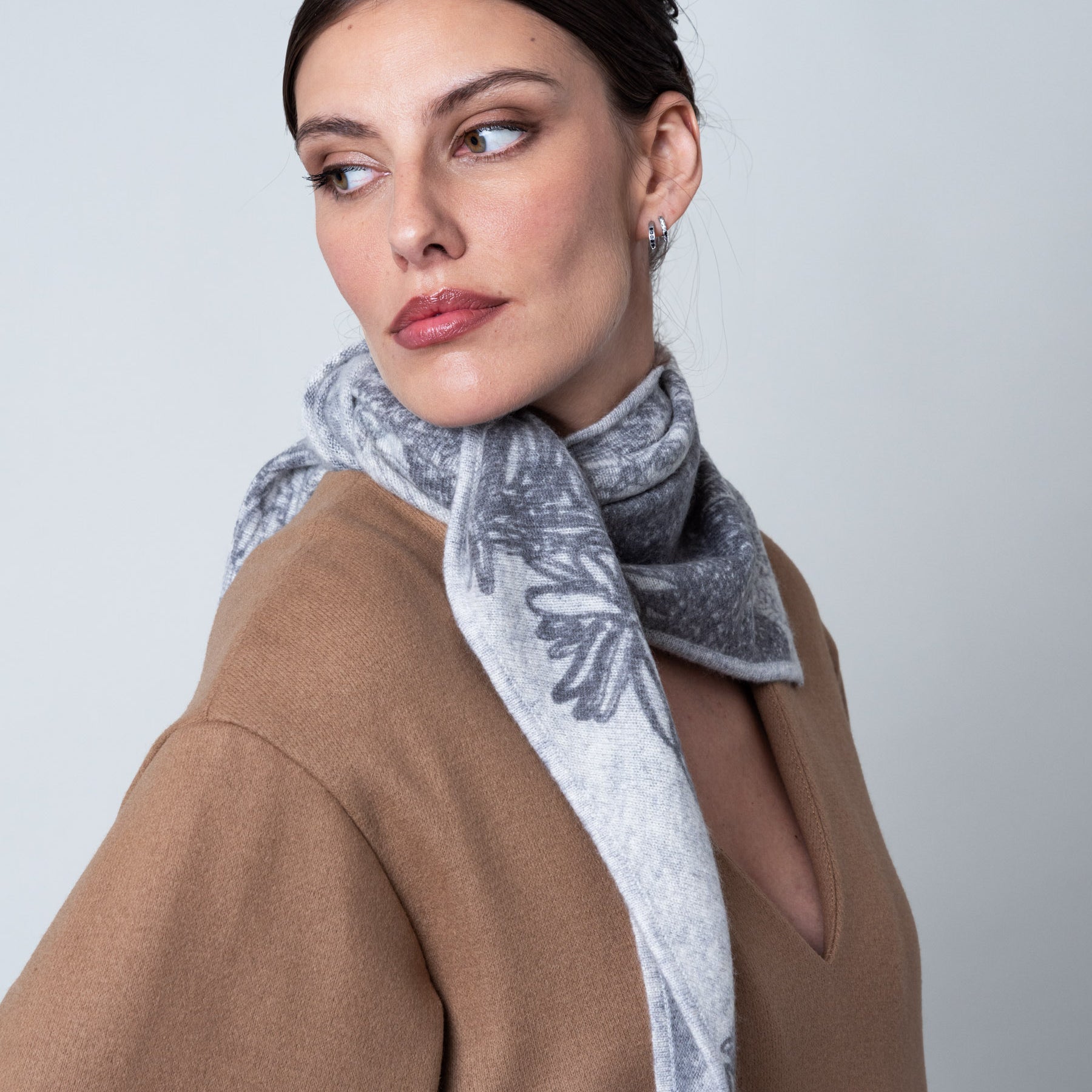 MAYA TRIGONE CACHEMIRE GRIS