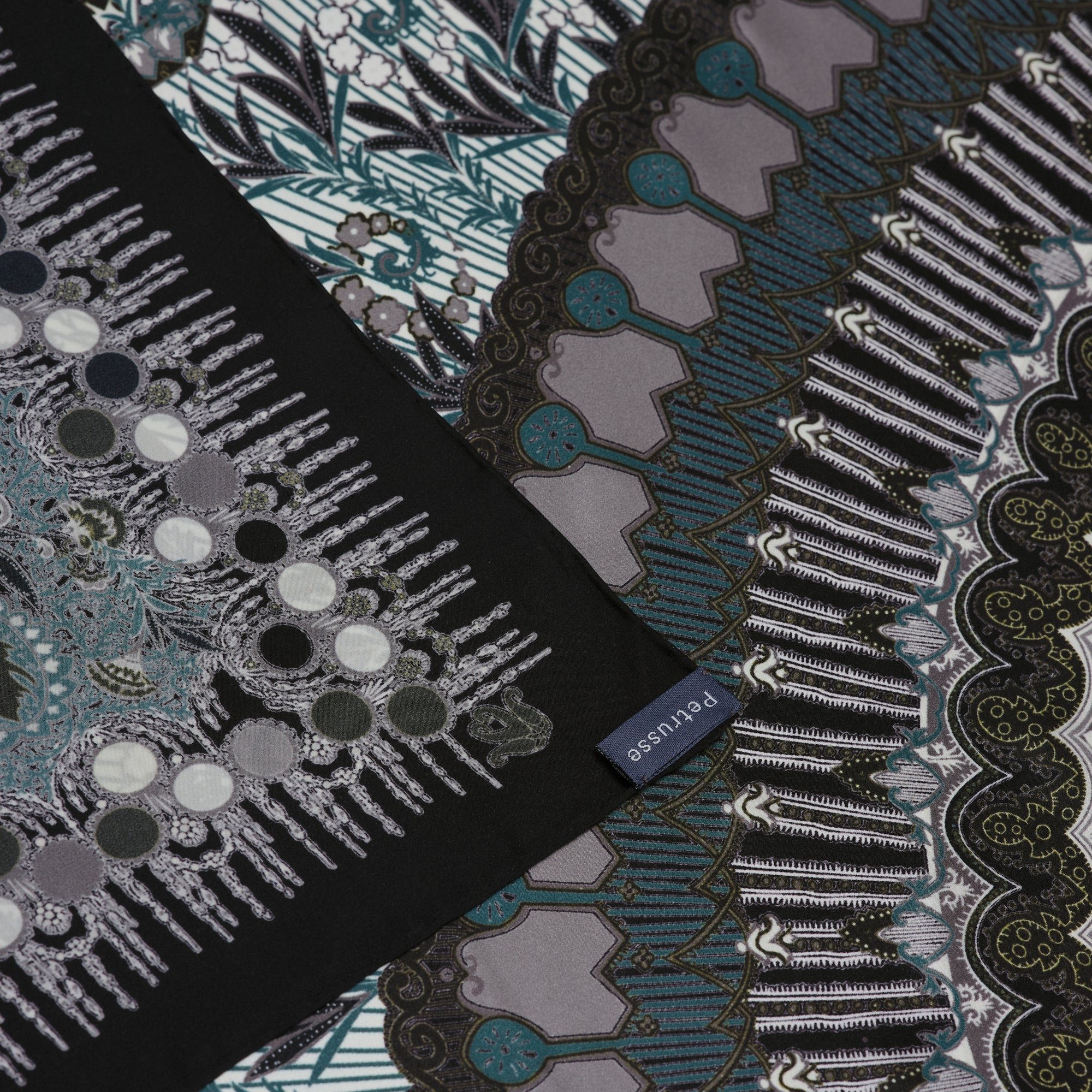 Carré en Soie 130 PETRUSSE BOHEME NOIR | Foulard pour femme et homme