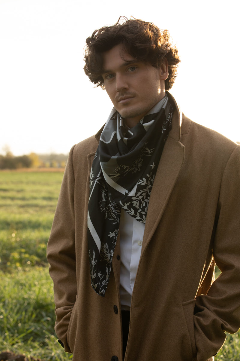 Petrusse Carre Soie 105 - Fantasy Noir