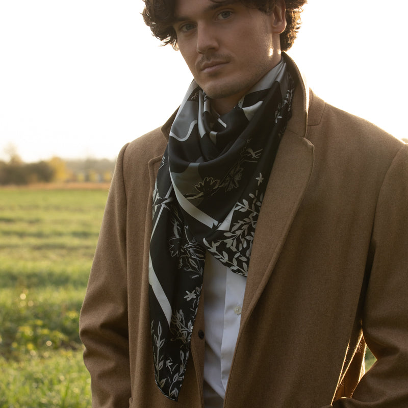 Petrusse Carre Soie 105 - Fantasy Noir