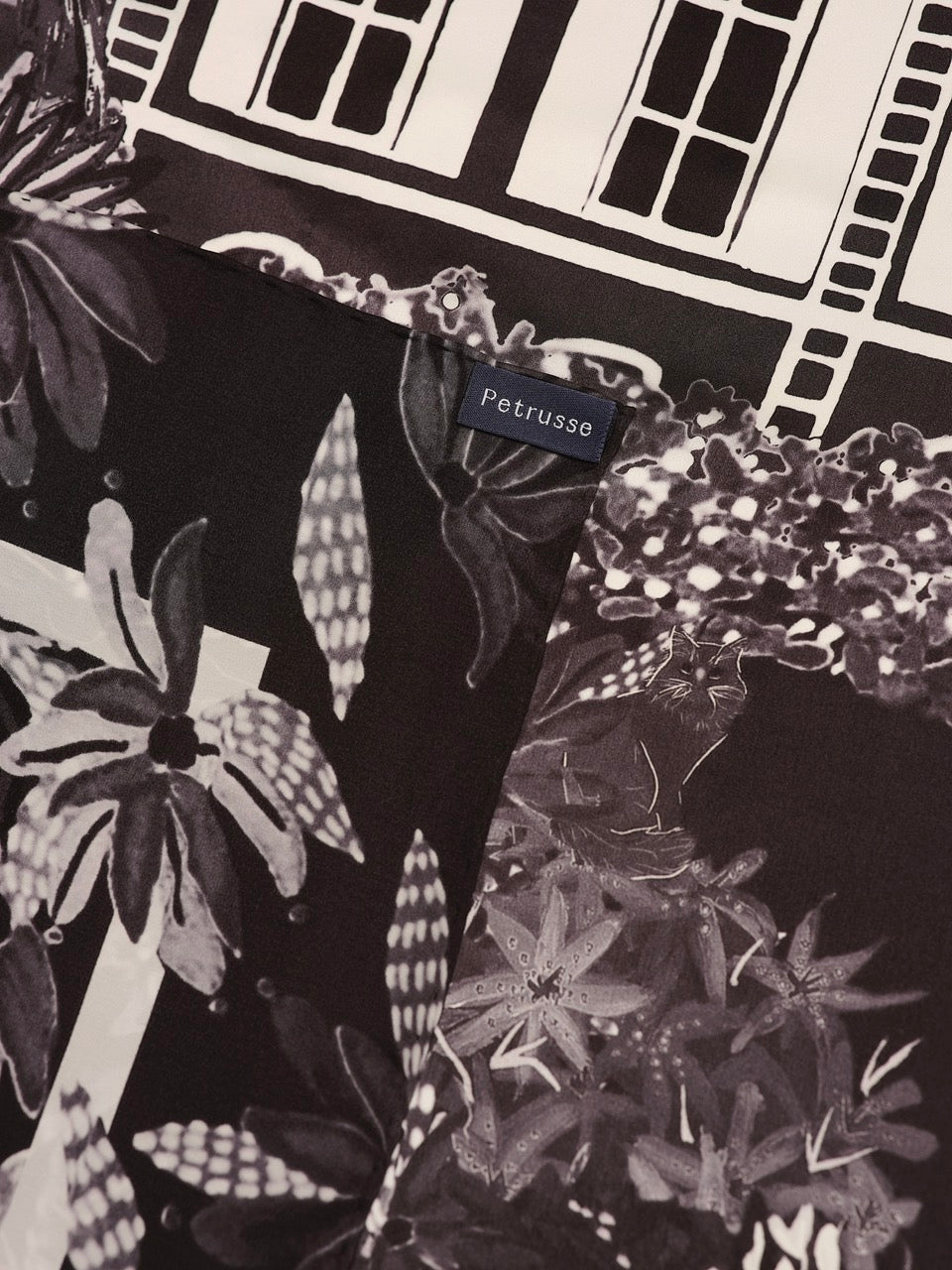 Petrusse Carre Soie 105 - Fantasy Noir