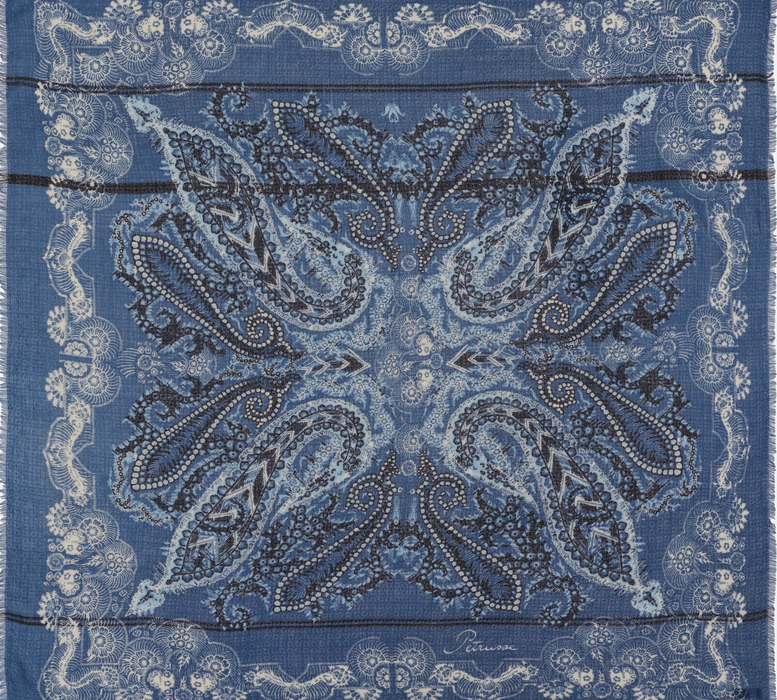 Petrusse Carre Laine 120 - Moon Bleu