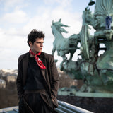 SOUS LE CIEL DE PARIS 65 ROUGE BANDANA